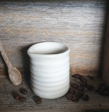 Load image into Gallery viewer, Ribbed Jug/Pourer