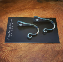 Load image into Gallery viewer, Repurposed Horse Shoe Hooks (pack of 2)