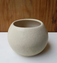 Load image into Gallery viewer, Oatmeal fishbowl vase