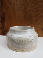Load image into Gallery viewer, Sea foam squat vase